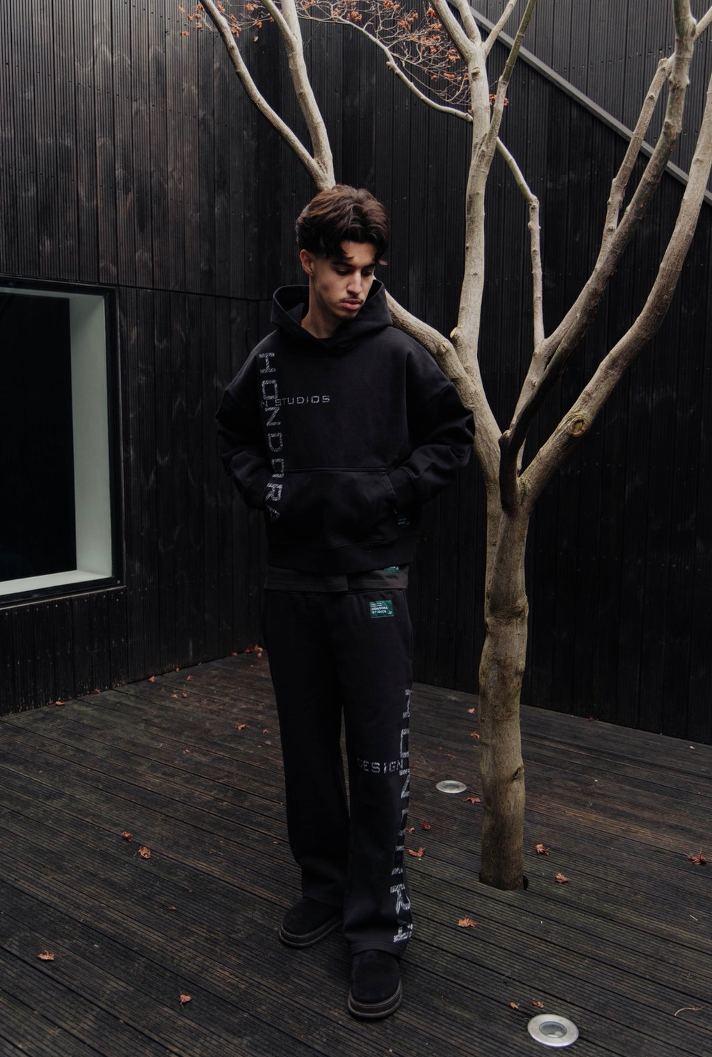 BLACK STUDIO HOODIE