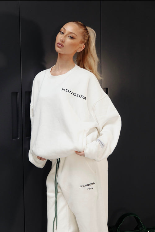 CLASSIC WHITE CREW NECK