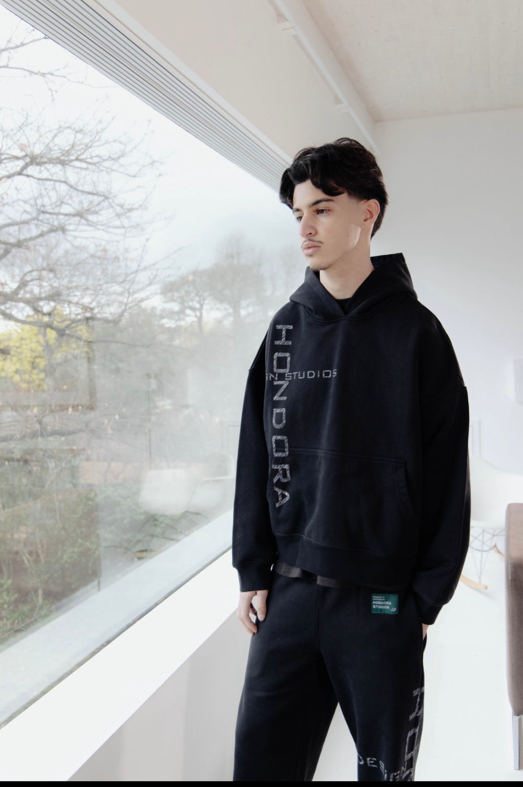 BLACK STUDIO HOODIE