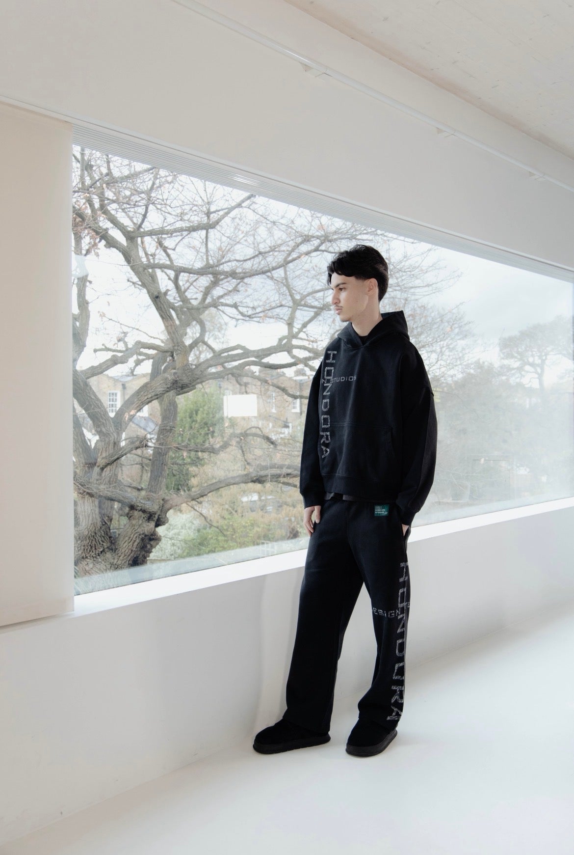 BLACK STUDIO HOODIE